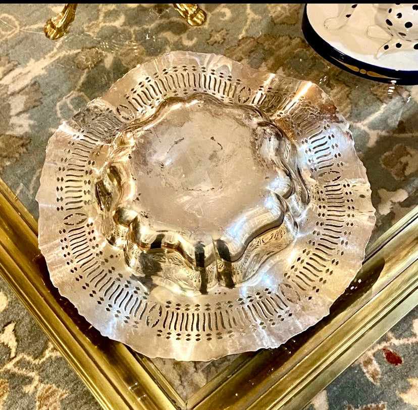 Stunning vintage silver plate large scalloped wavy centerpiece bowl.