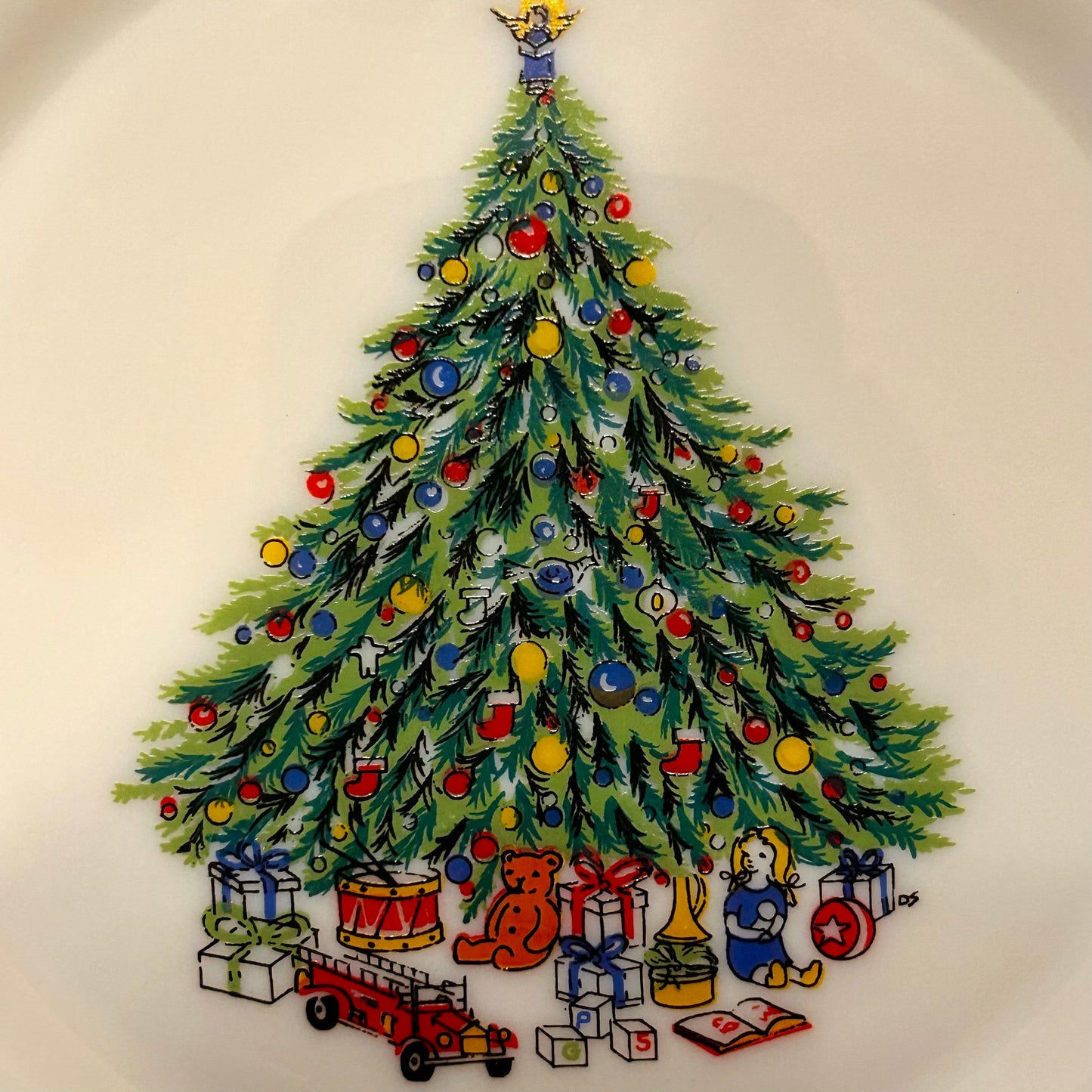 Festive set of 12 Christmas tree dinner and salad plates by Salem, 6 place settings