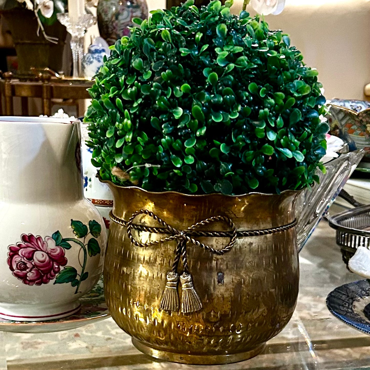 Vintage shiny brass Bow scalloped planter