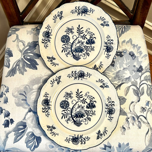 Set of 2 Dresden Blue scalloped edge dinner plates