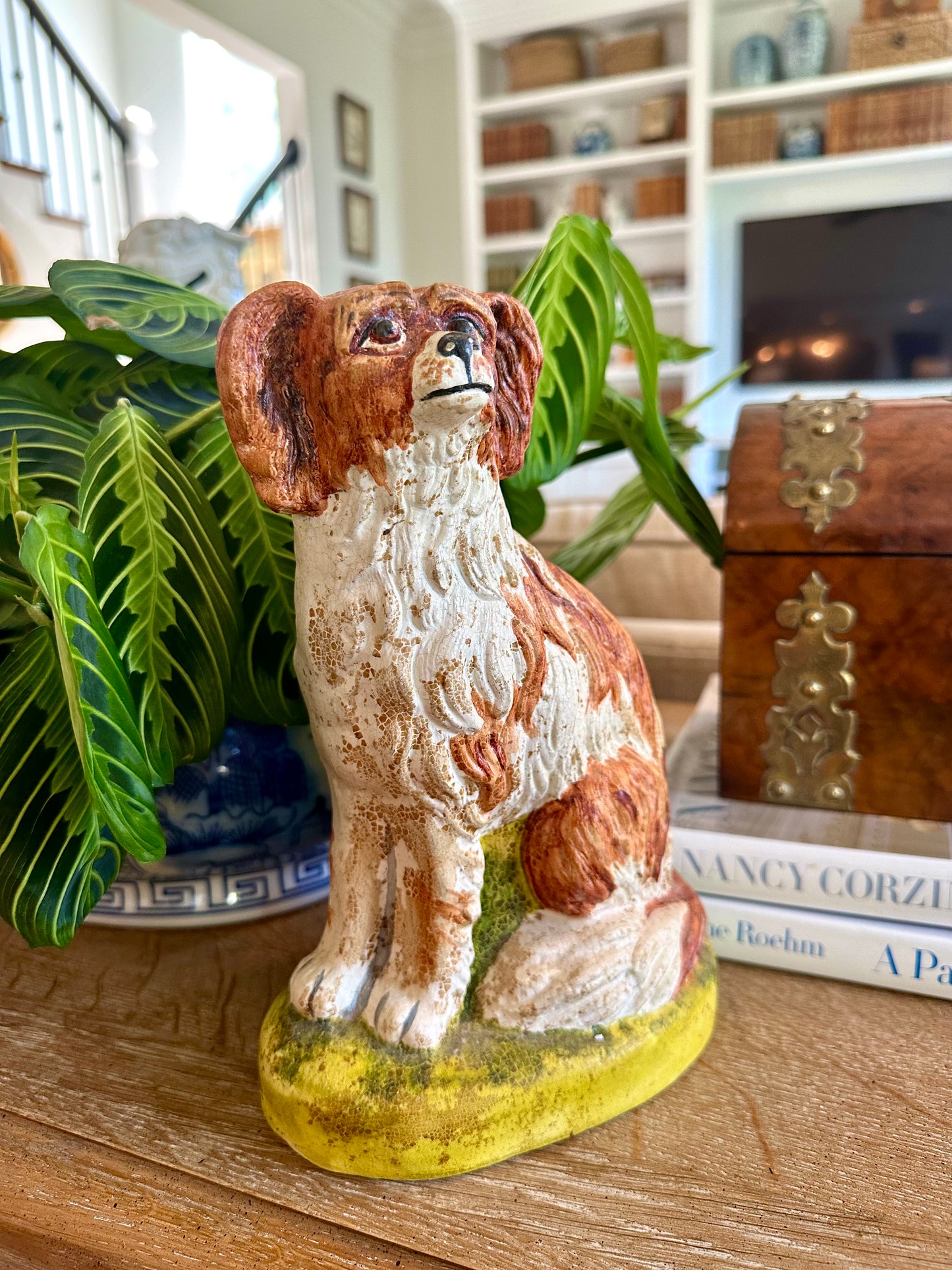 Vaillancourt Cavaliere Spaniel Dog Chalkware Figure 1989