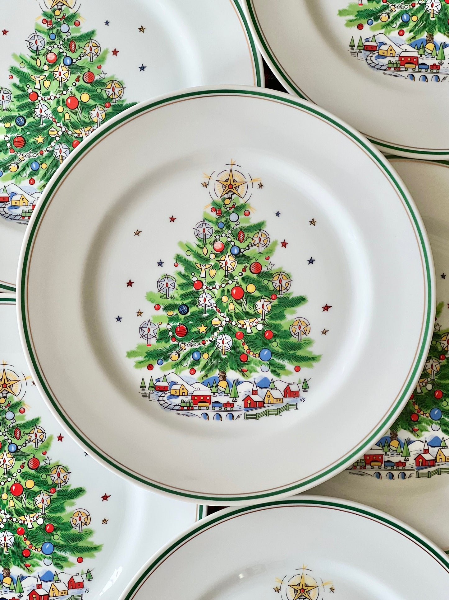 Vintage Set (6) “Christmas Eve” by Salem China, Porcelain Dinner Plates