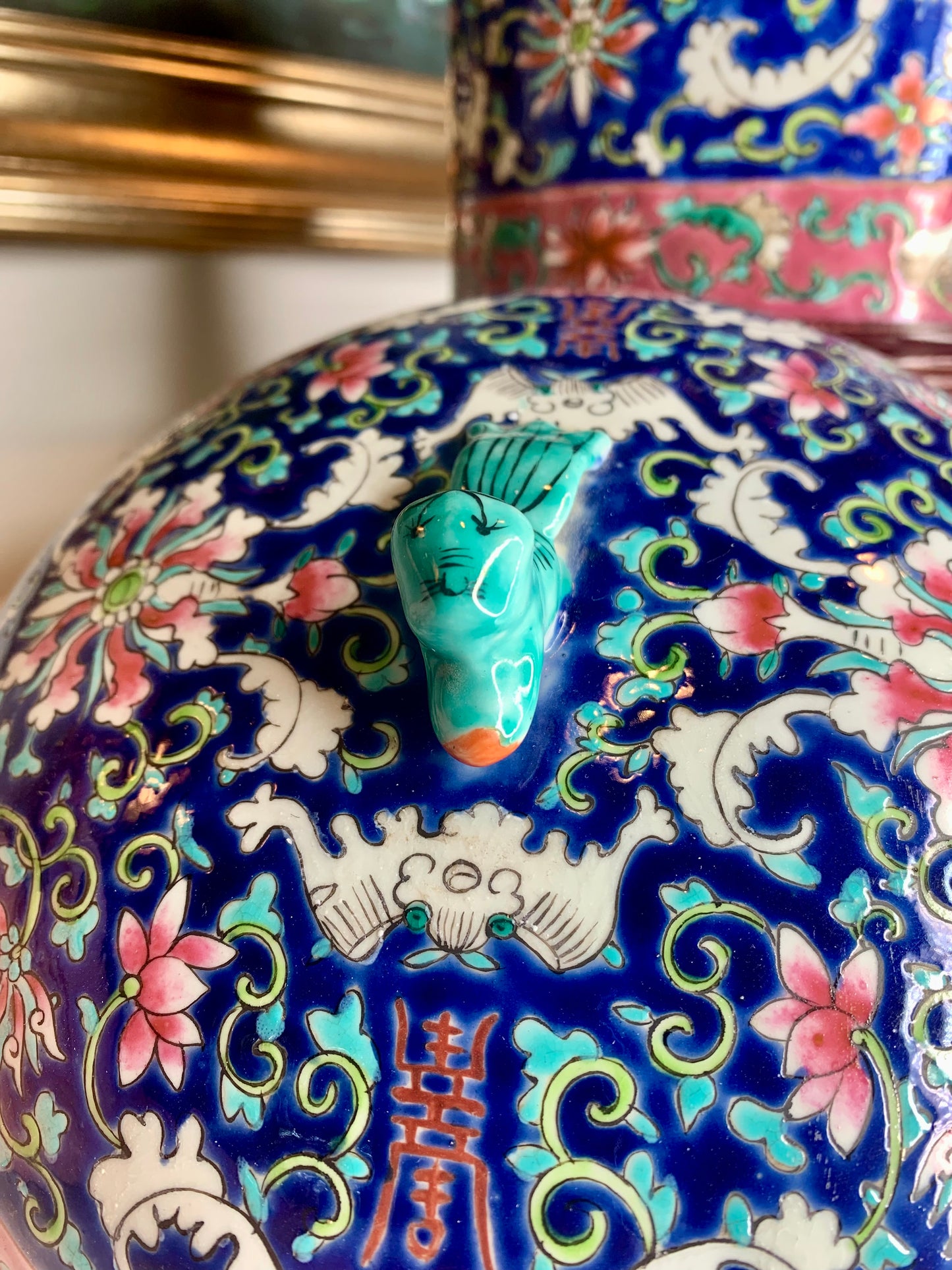 Vivid Chinese Porcelain Covered jar with stand