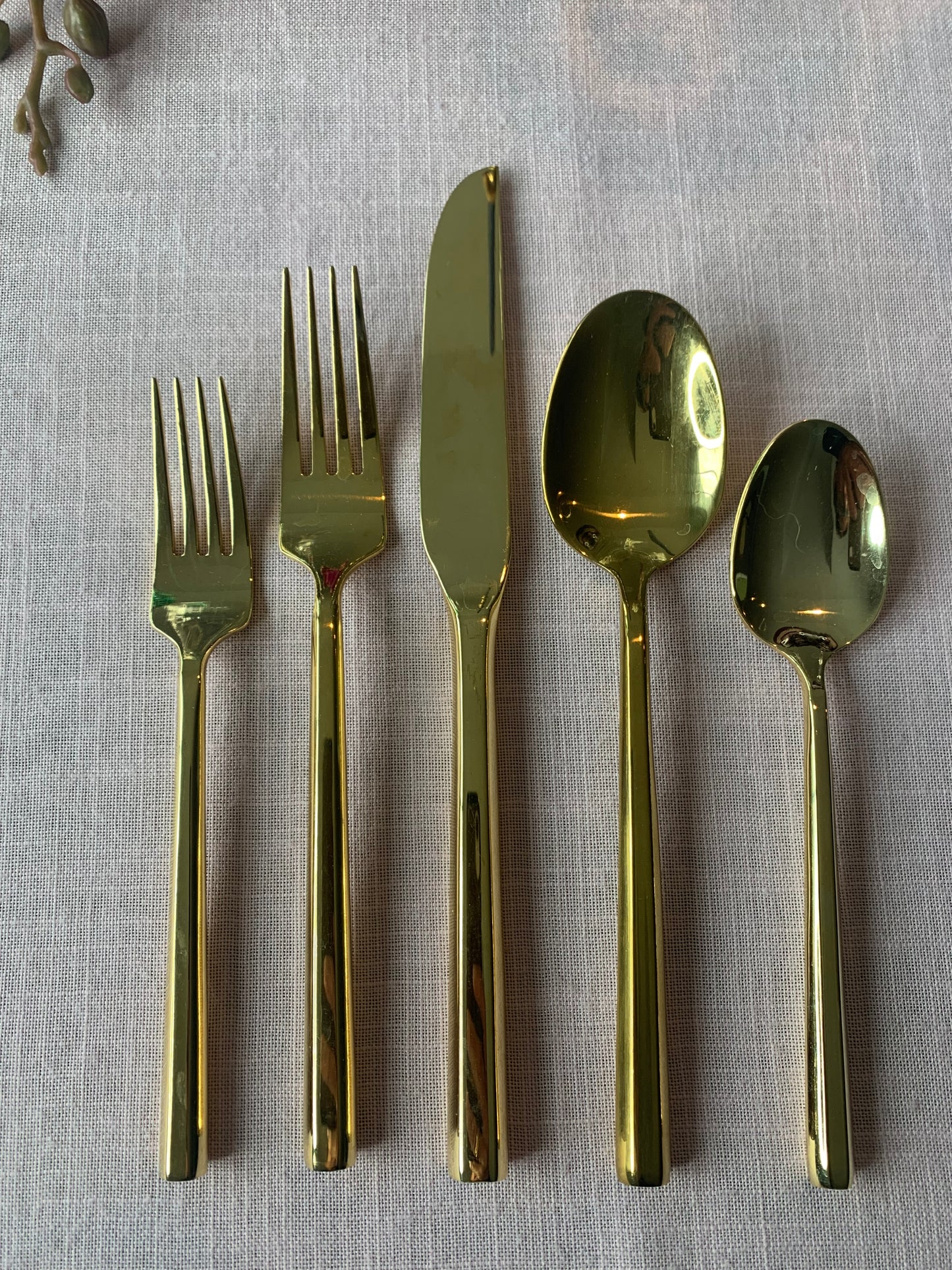 Set (20 piece) Gold Toned Stainless Silverware Service for 4