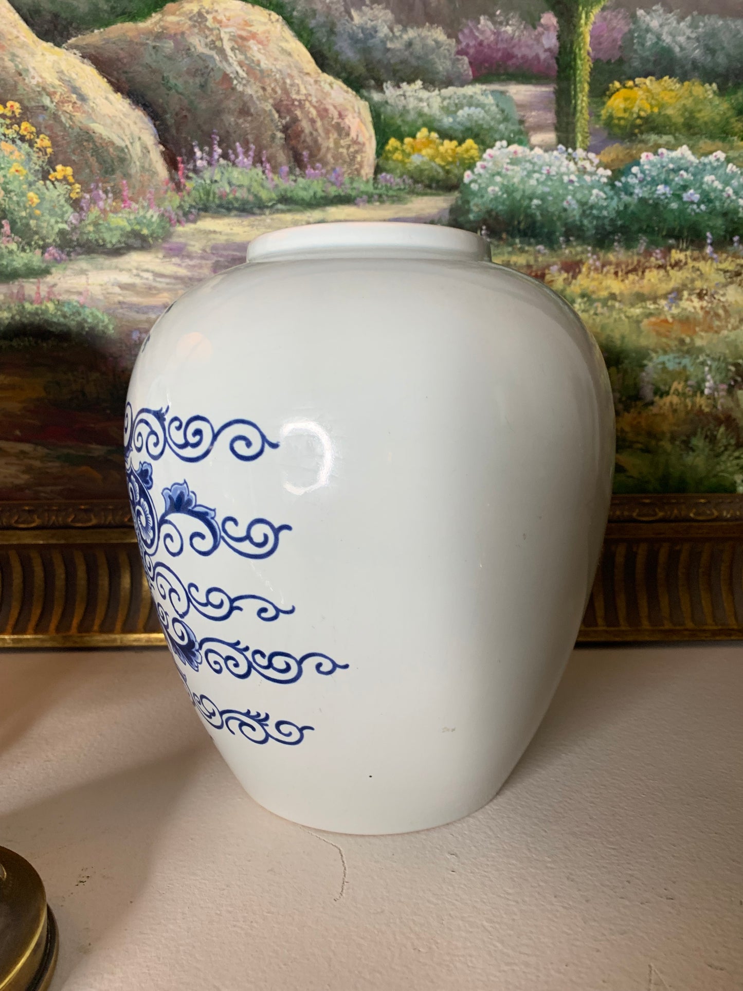 Beautiful 11” tall Maryland blue and white Delft jar!