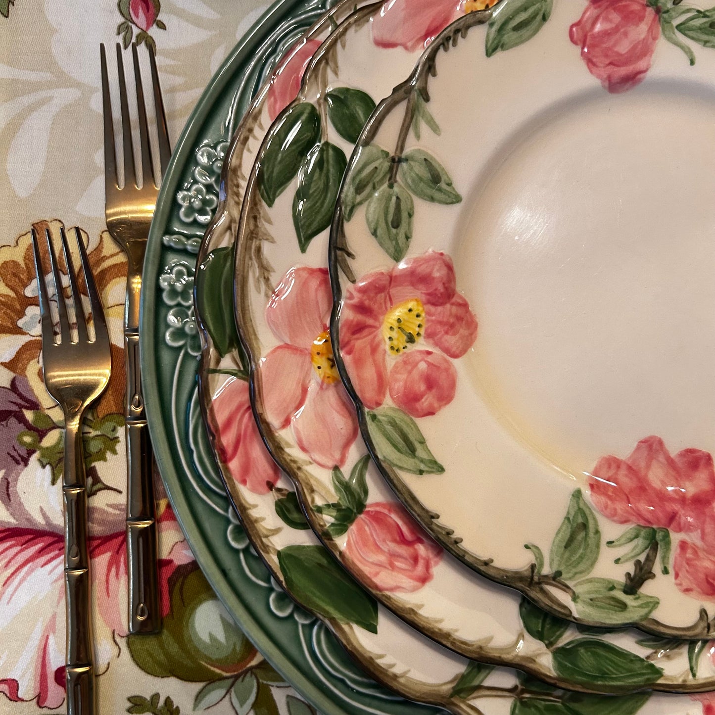 Stunning Set of 8 vintage Franciscan Desert Rose 10.5 d dinner plates