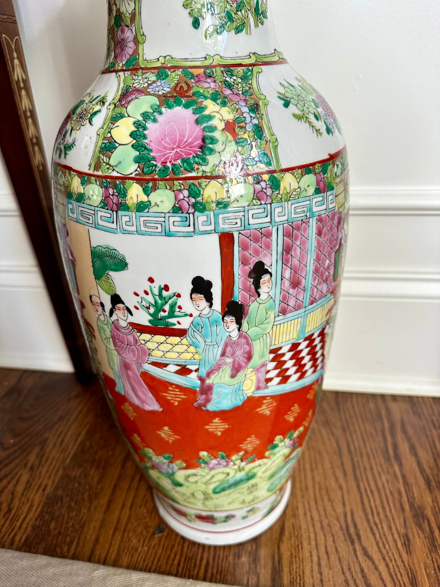 Gorgeous Vintage Chinese Rose Medallion Floor Vase RM