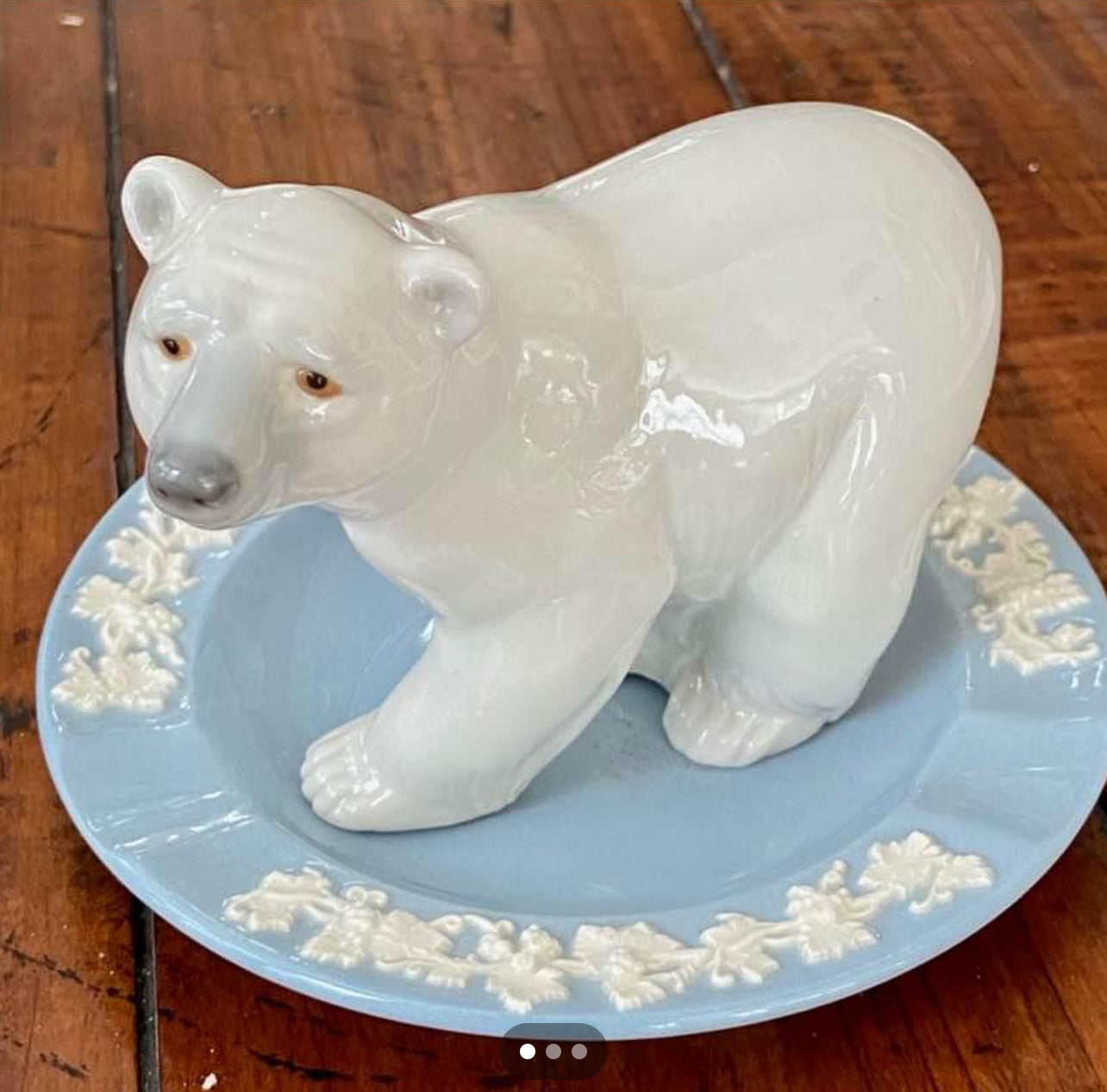 Lovely designer Lladro polar bear statue figurine by Juan Huerta in 1977.