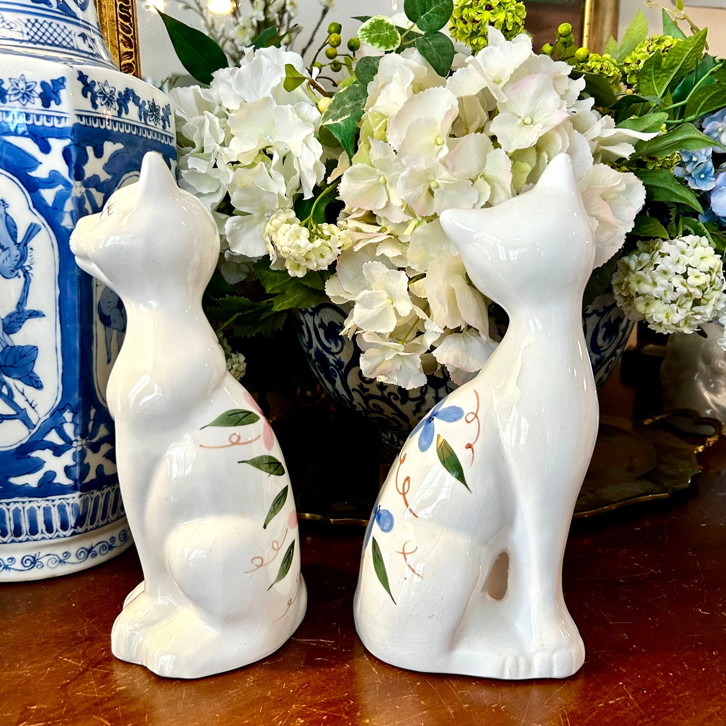 Set of two statuesque style kitty cats statues