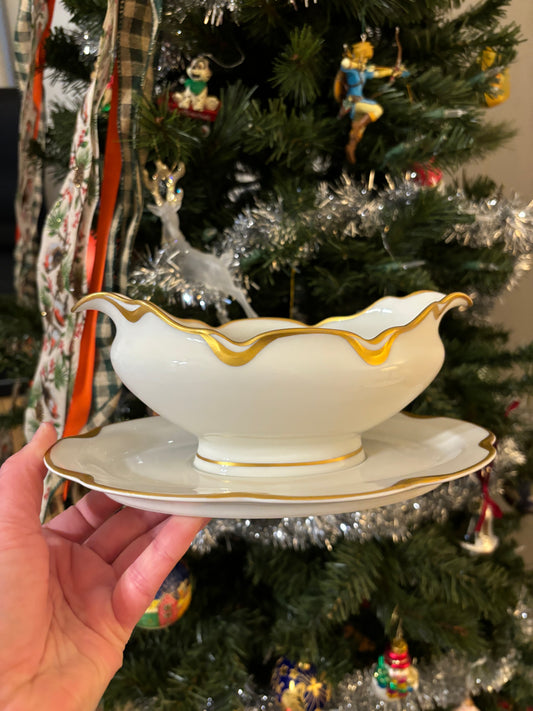 Stunning Haviland Limoges gravy boat with attached under plate!