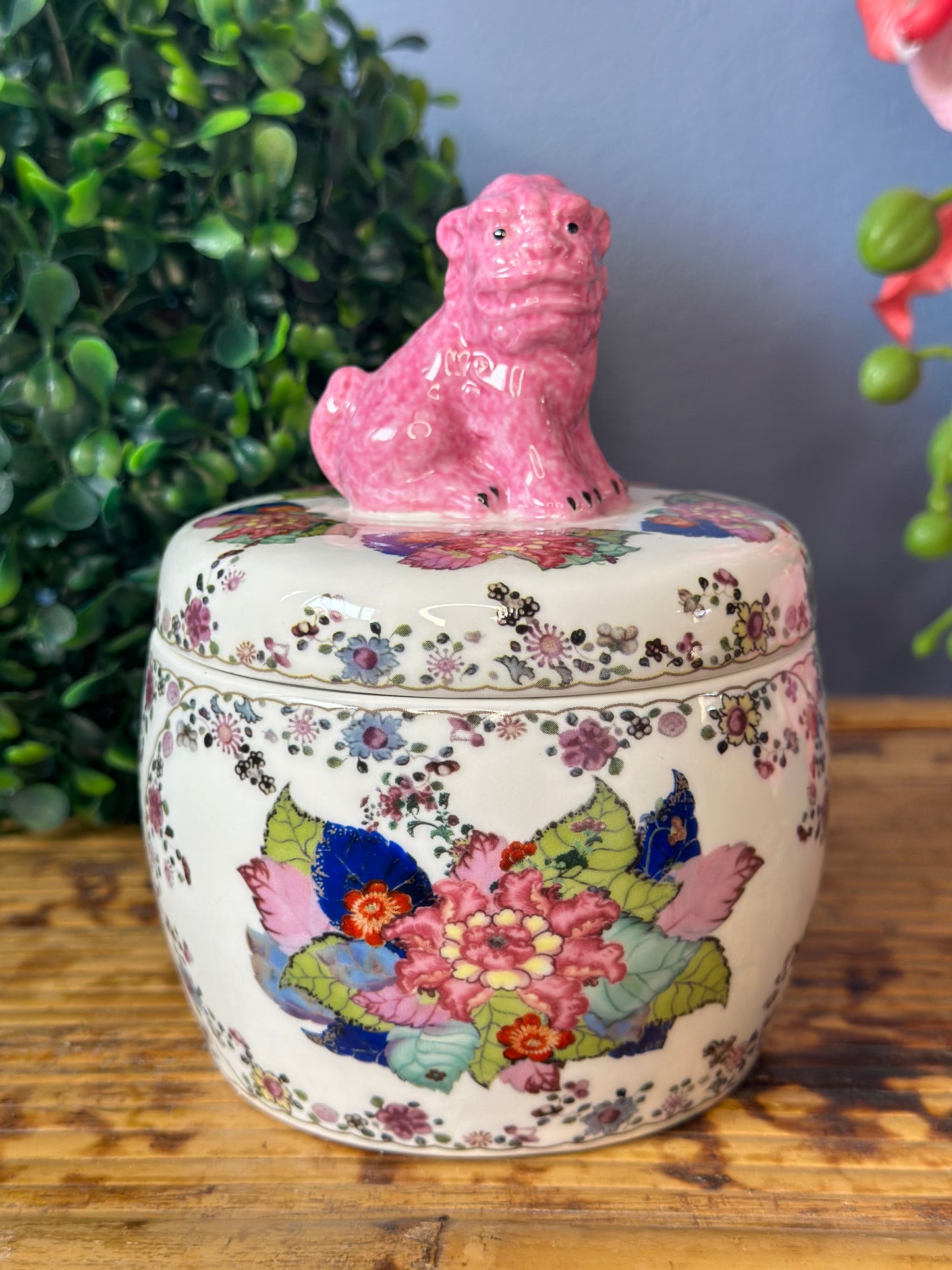 NEW - Tobacco Leaf Pink Foo Dog Lidded Box