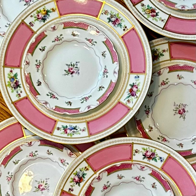 Set of 10 Antique MINTON of England dinner plates circa 1876-1918.