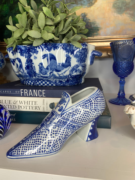 Two’s Company The Canton Collection Blue and White Shoe planter