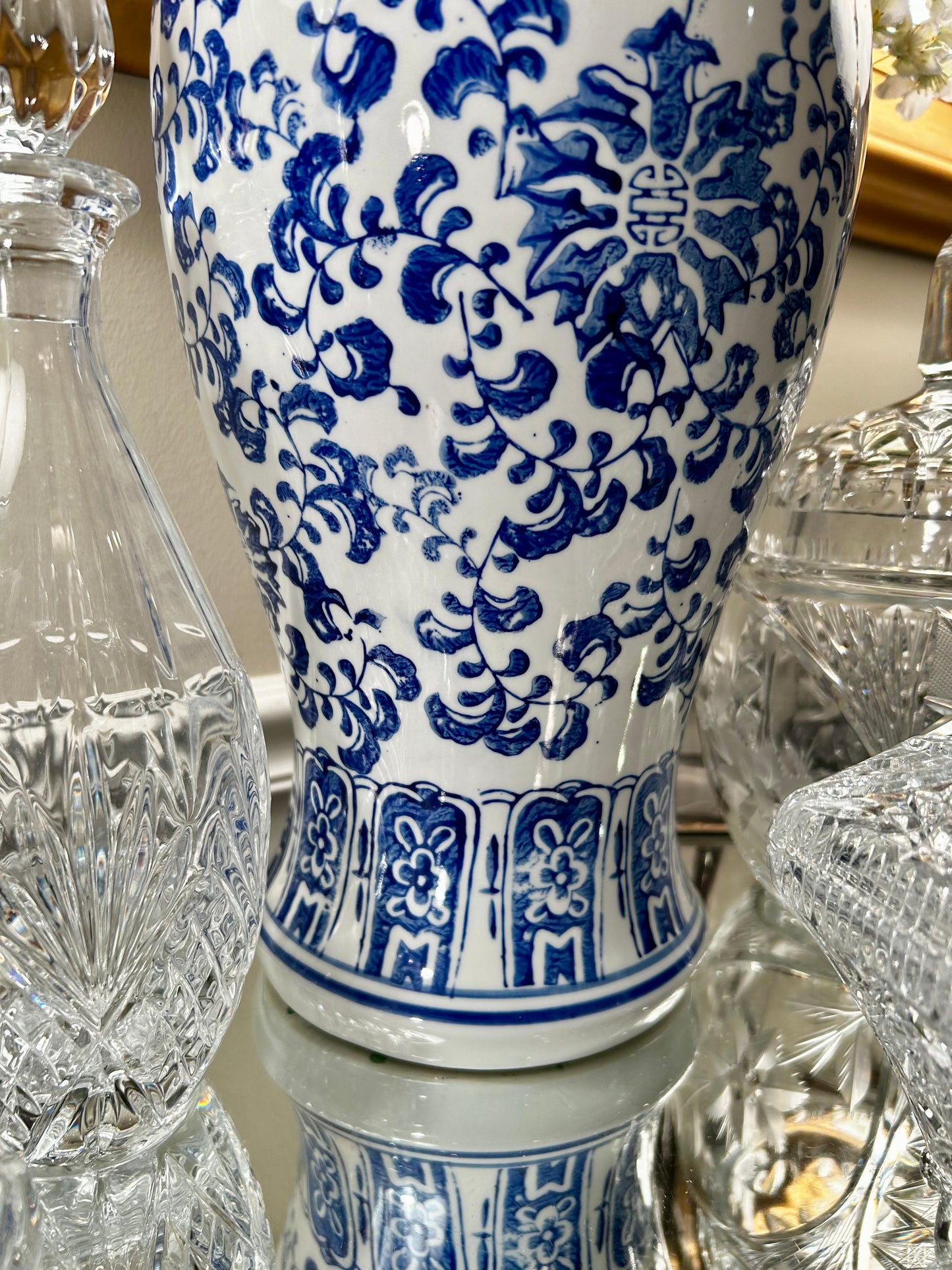 Stunning blue & white porcelain floor vase, 20 in tall