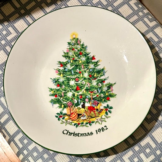 Bavaria Germany vintage Christmas Tree collector plate 9 dia