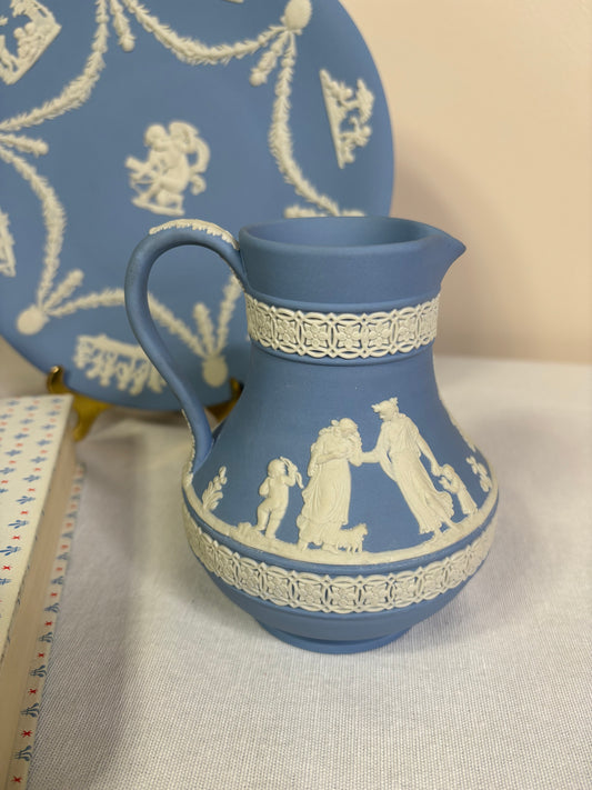 Beautiful Wedgwood pitcher! - Excellent condition!