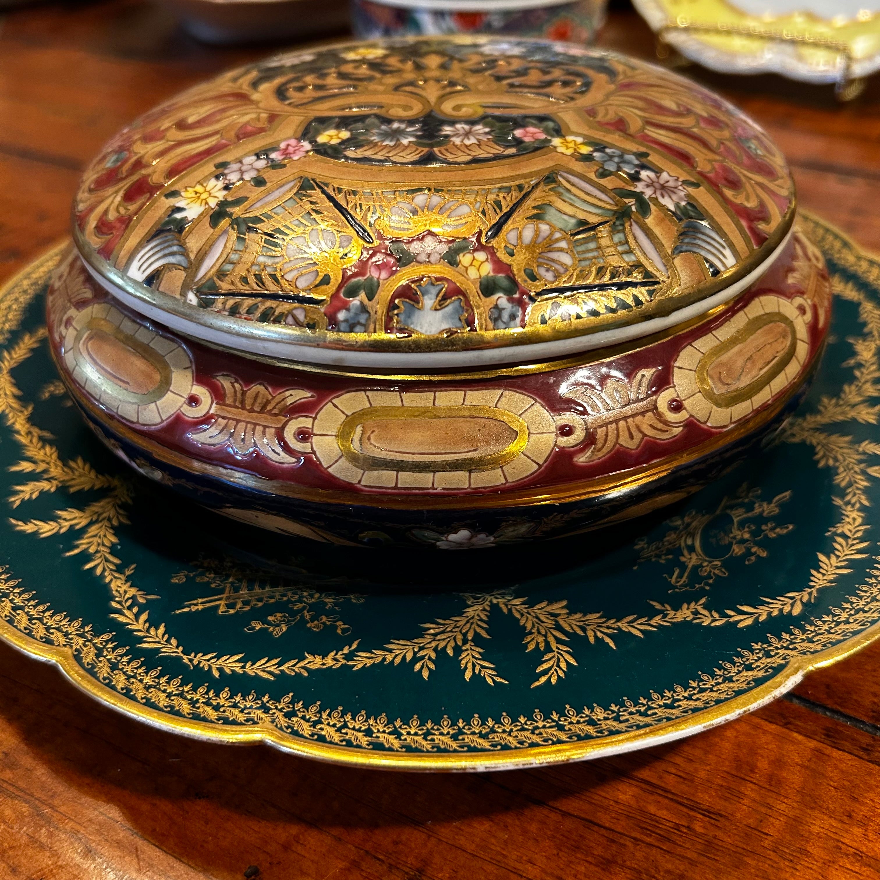 A beautiful antique porcelain store lidded box