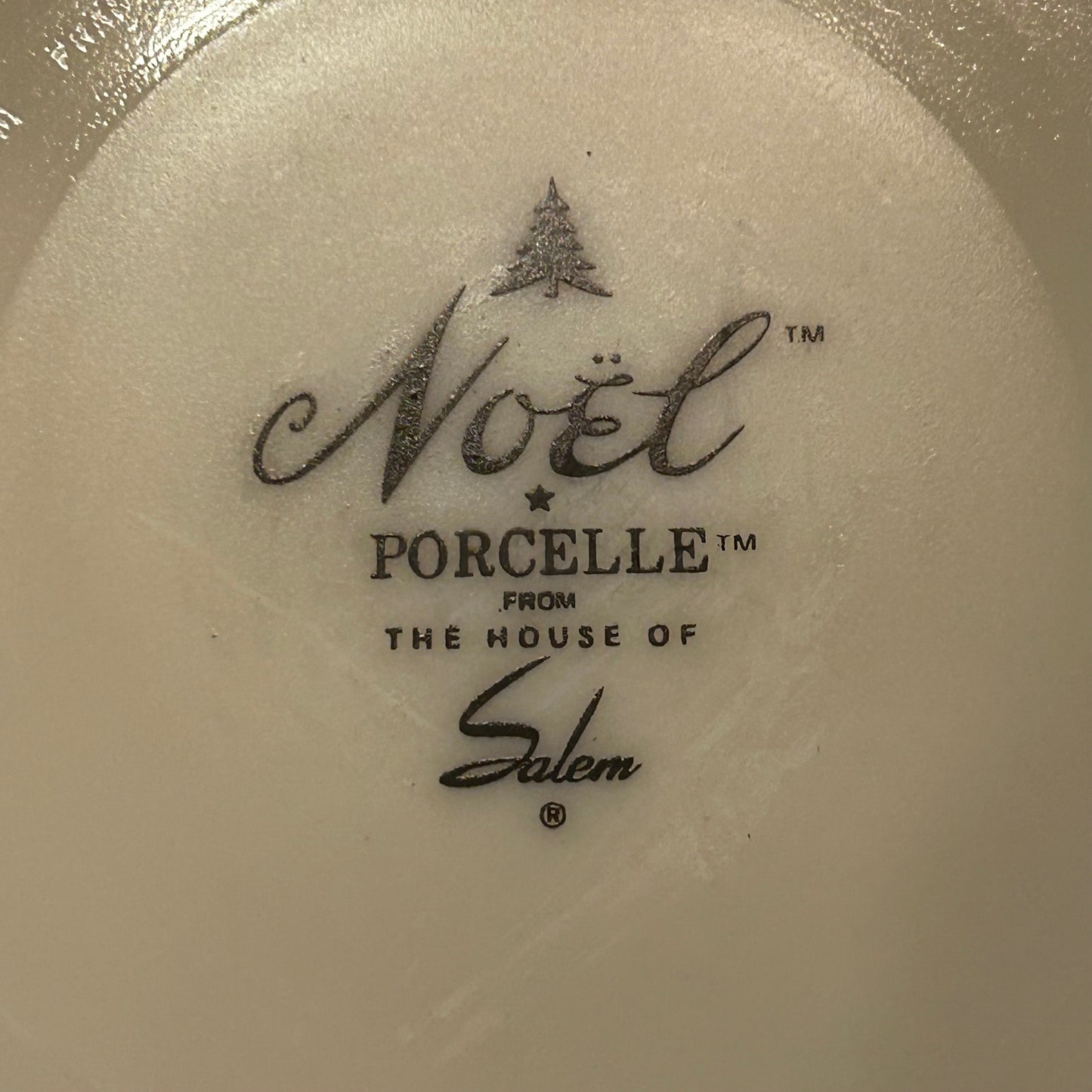 🎄Beautiful set of 16 Christmas tree dinner and salad plates by Salem, 8 place settings