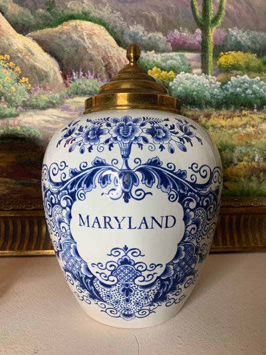 Beautiful 11” tall Maryland blue and white Delft jar!