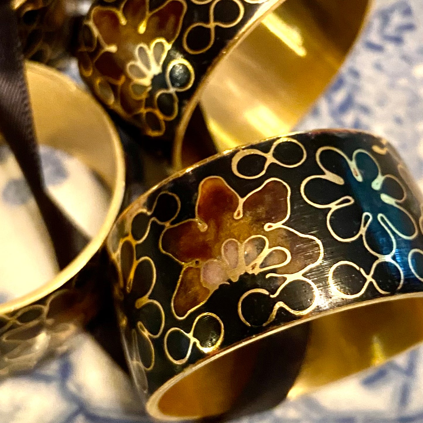 Set of 4 vintage cloisonné brass napkin ring holders