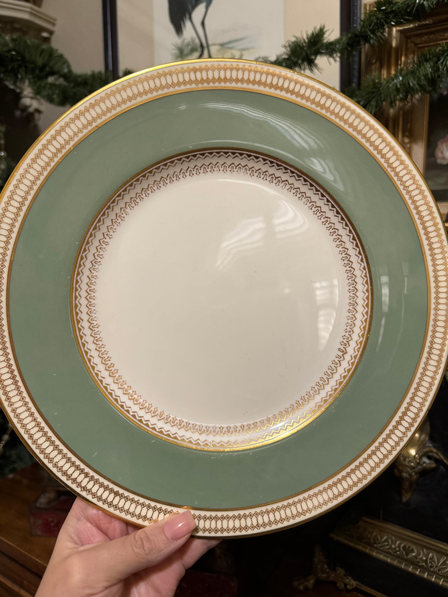 Stunning Set of 10 Mint Green Royal Worcester Dinner Plates 10.75”