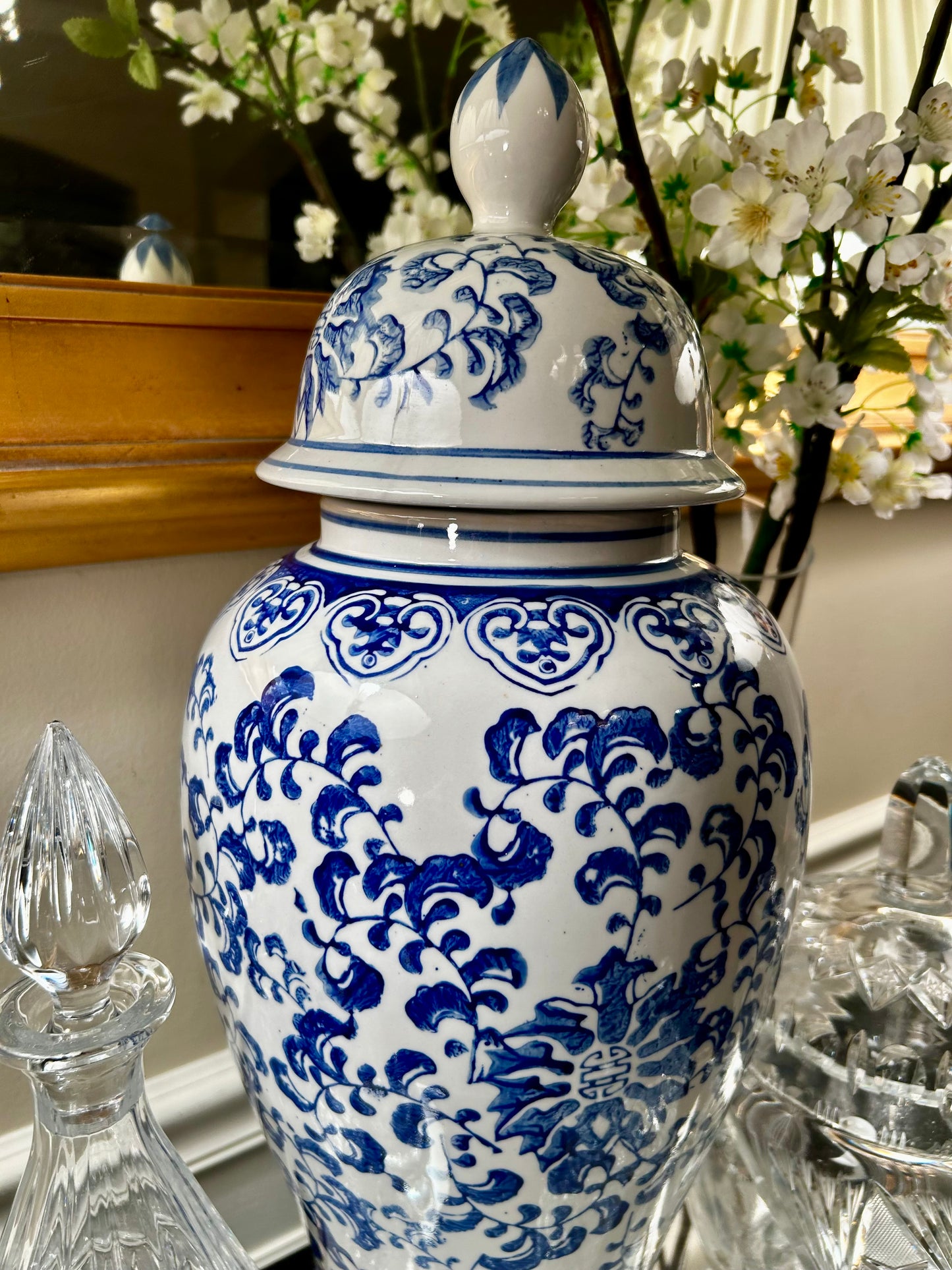 Stunning blue & white porcelain floor vase, 20 in tall