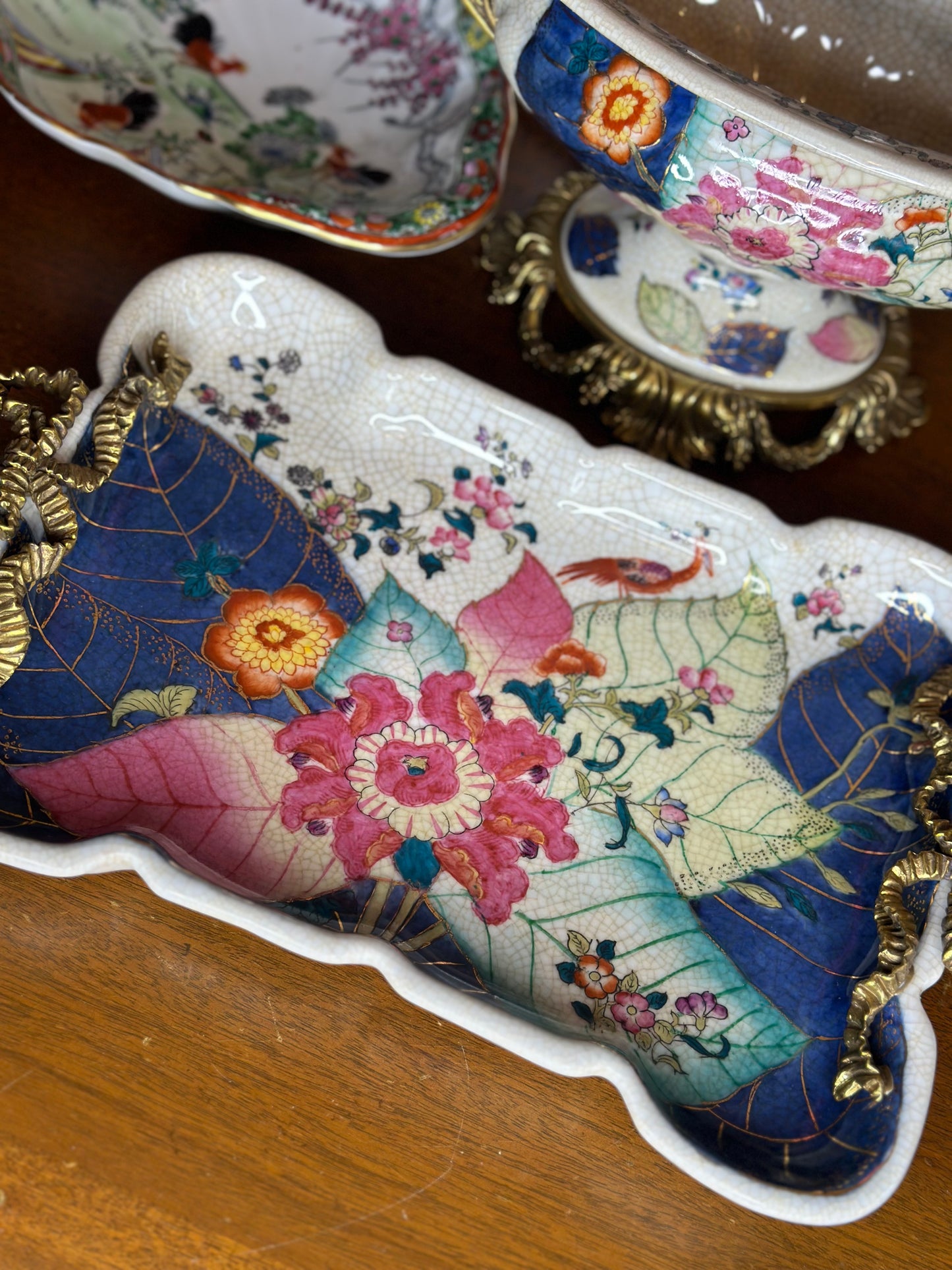 Stunning! Hand painted porcelain Tobacco Leaf tray l/ platter with bronze detail handles. Dimension:14L x 8.5W x 1H.