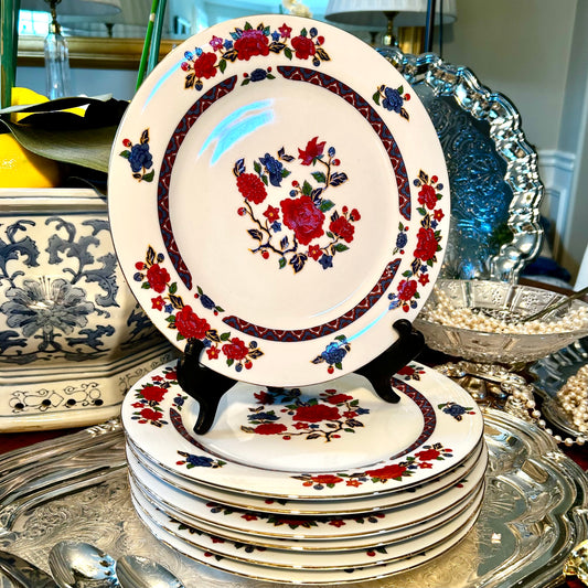 Set of 8 Imari style large dinner plates.