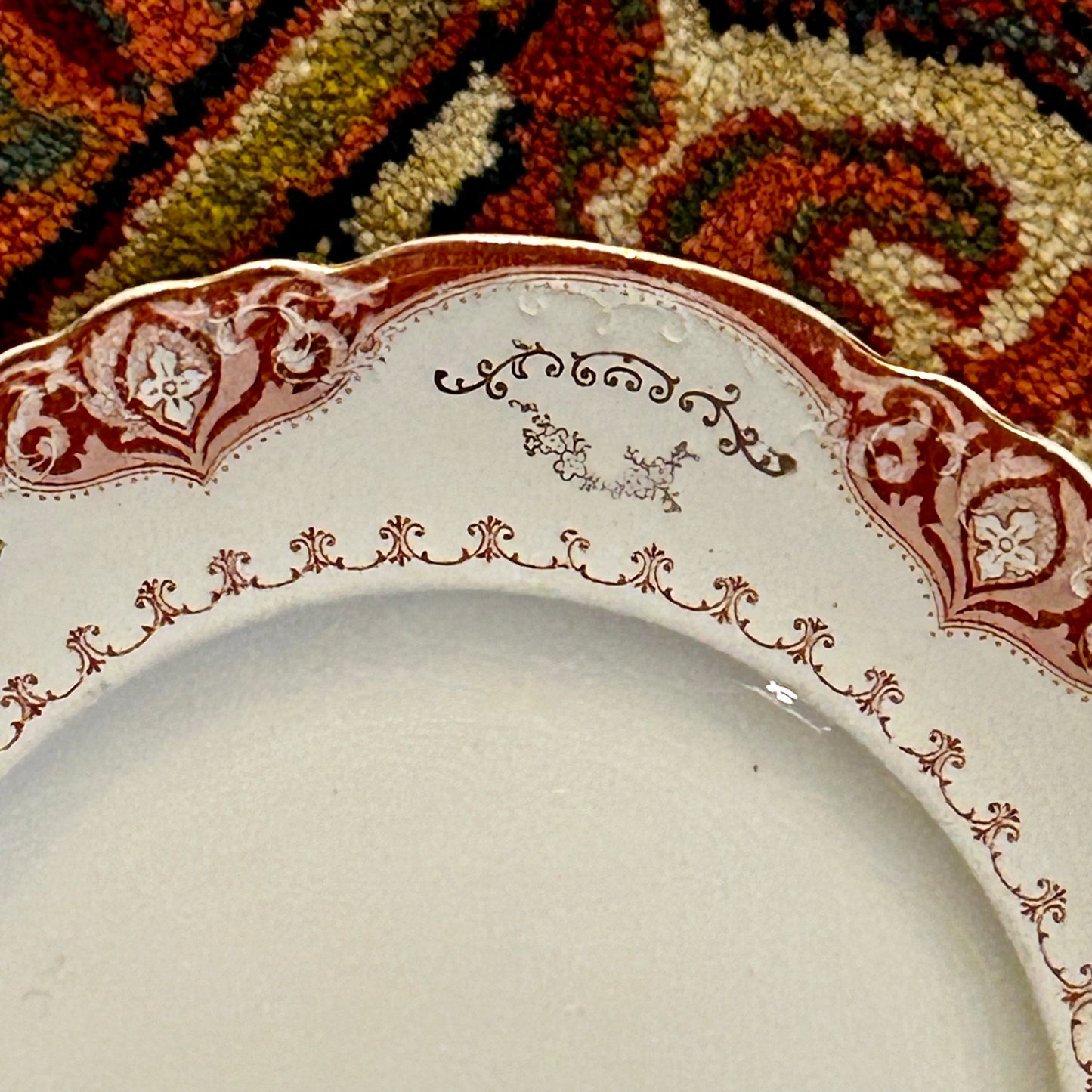 Set of 3 Alfred Meakin of England pink & white scalloped dinner plates