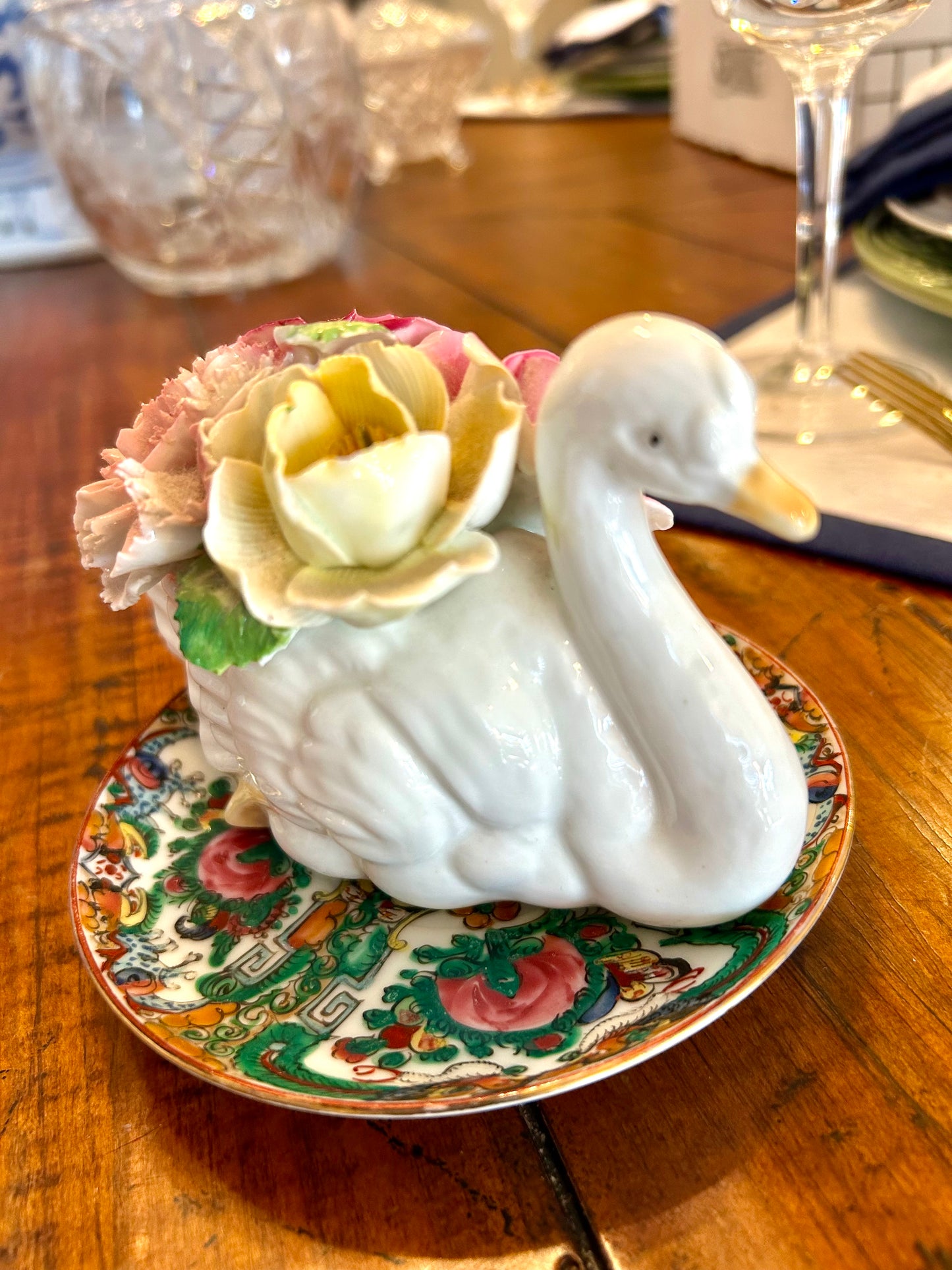 Gorgeous detailed English porcelain swan figurine