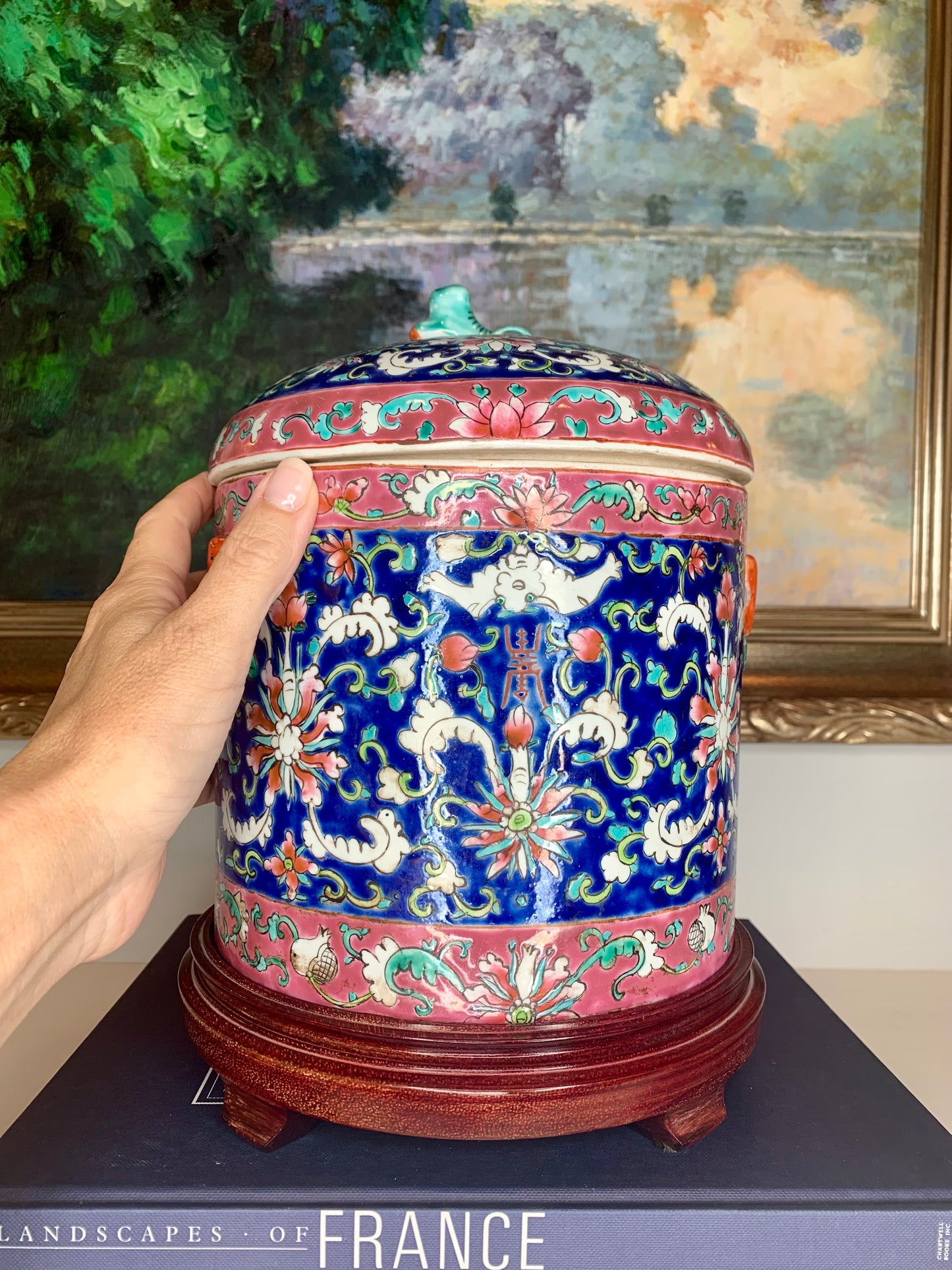 Vivid Chinese Porcelain Covered jar with stand