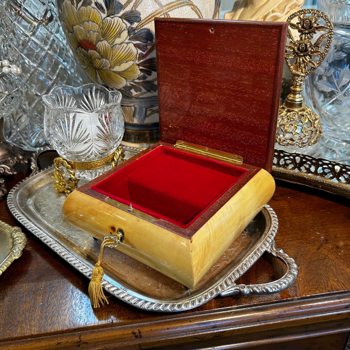 Gorgeous Italian designer Reuge Jewelry Music Box