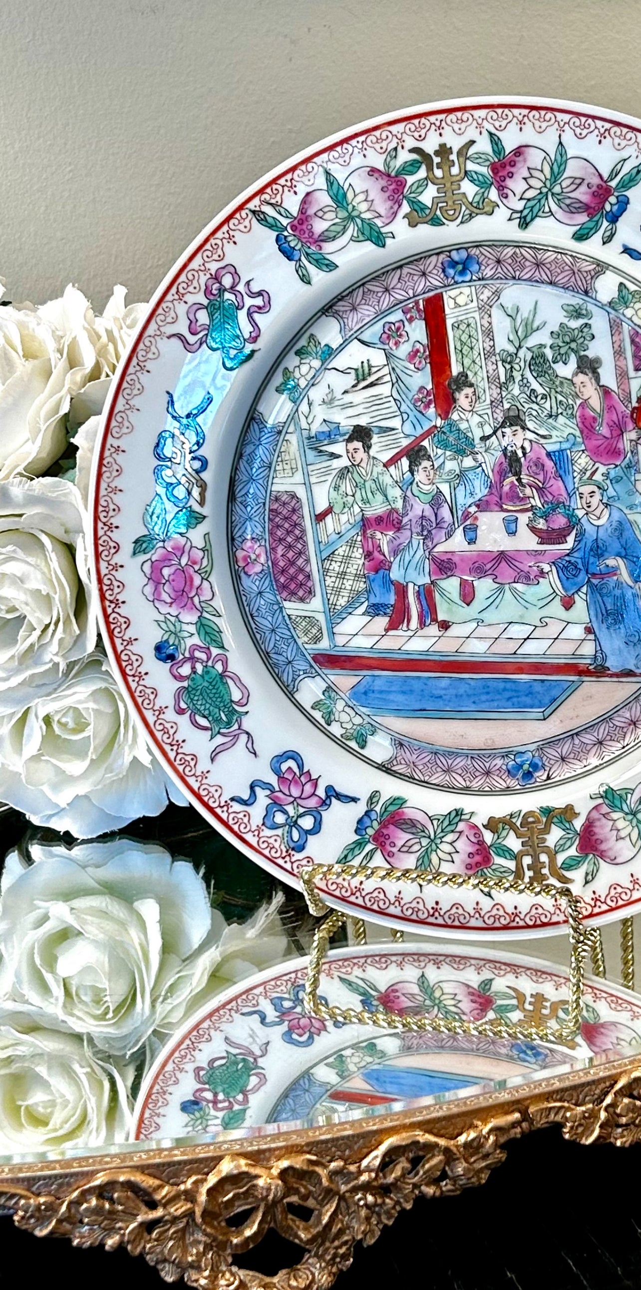 Gorgeous rose medallion famille round dinner plate