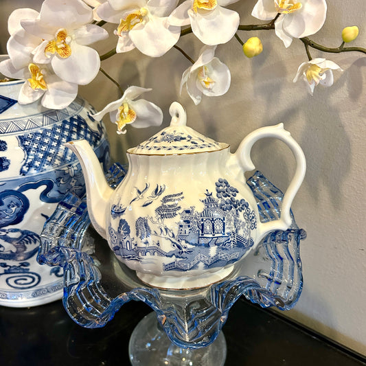 Charming blue & white chinoiserie pagoda tea pot