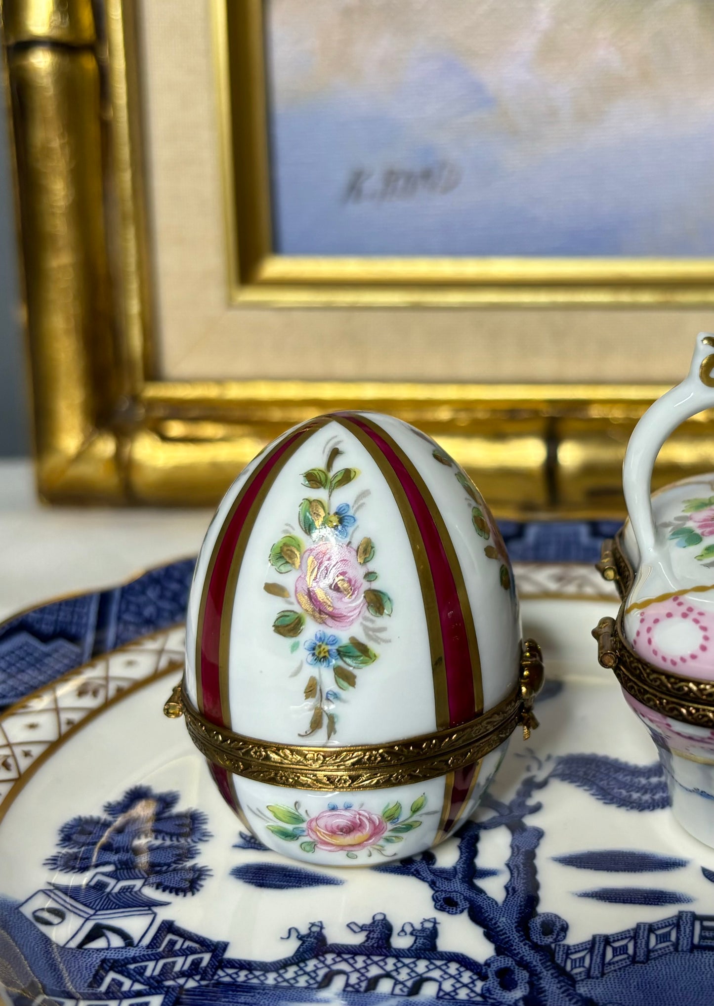 Limoges egg trinket box with detailed flower clasp and handpainted florals! - Excellent condition!