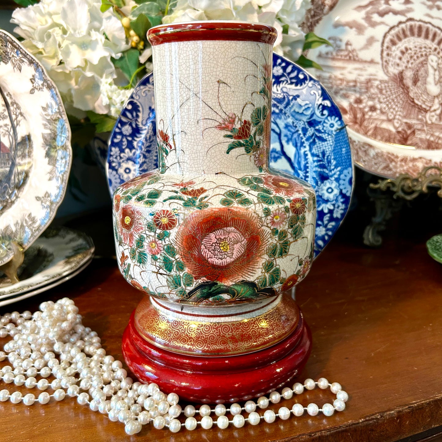 Beautiful chinoiserie hand painted porcelain vase with stand