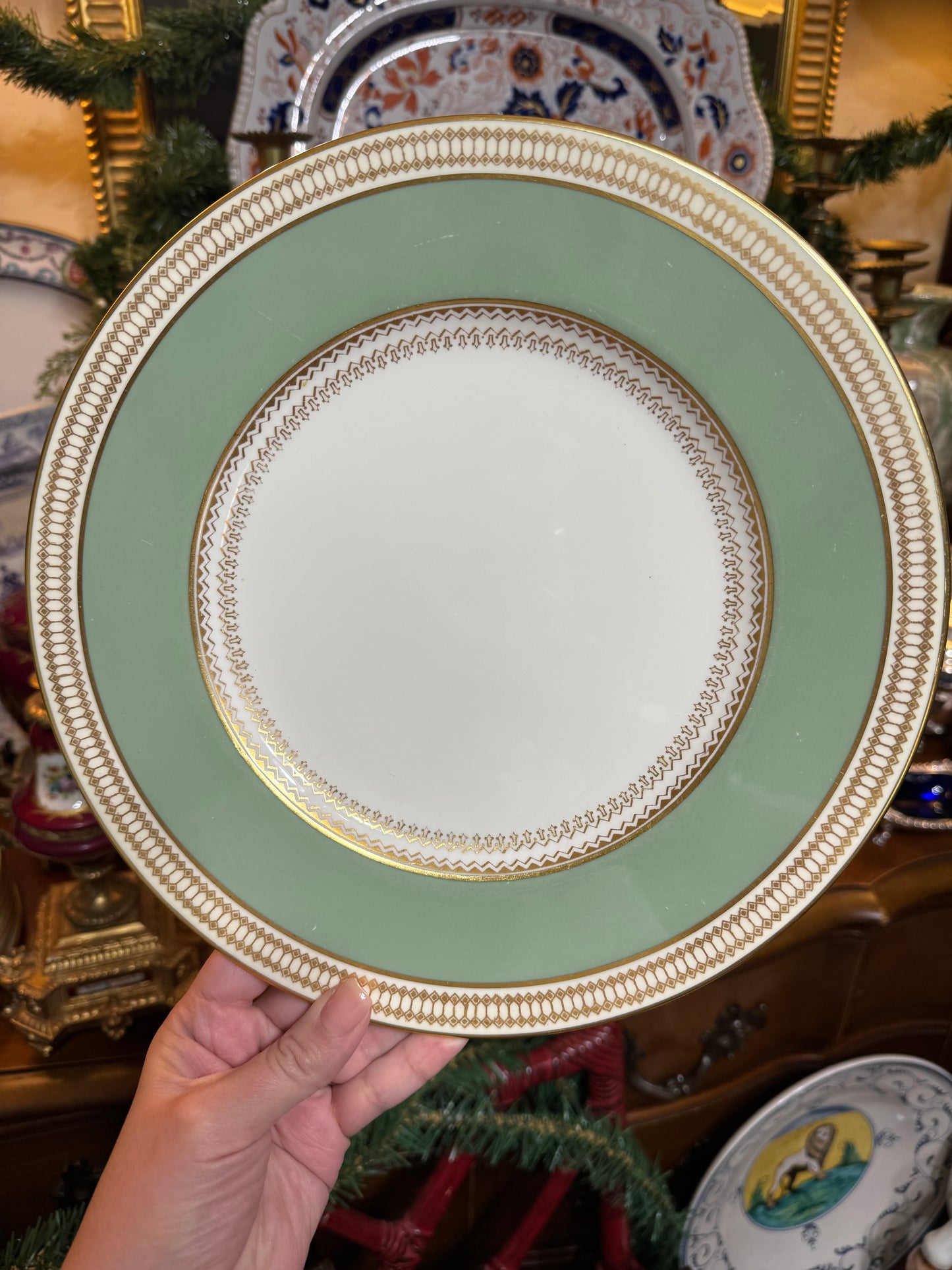 Stunning Set of 10 Mint Green Royal Worcester Dinner Plates 10.75”