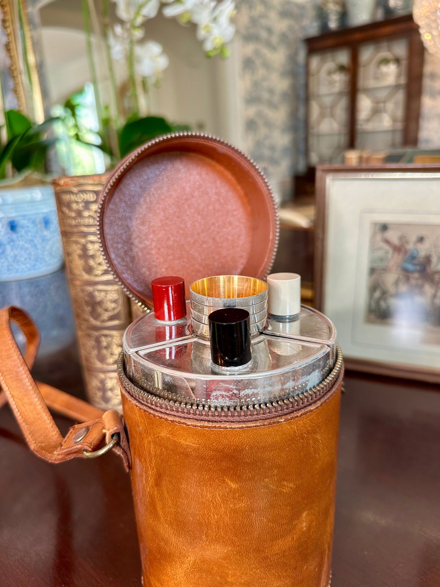 Fab! Vintage English Leather Case Canteen w Shot Glasses & Flasks