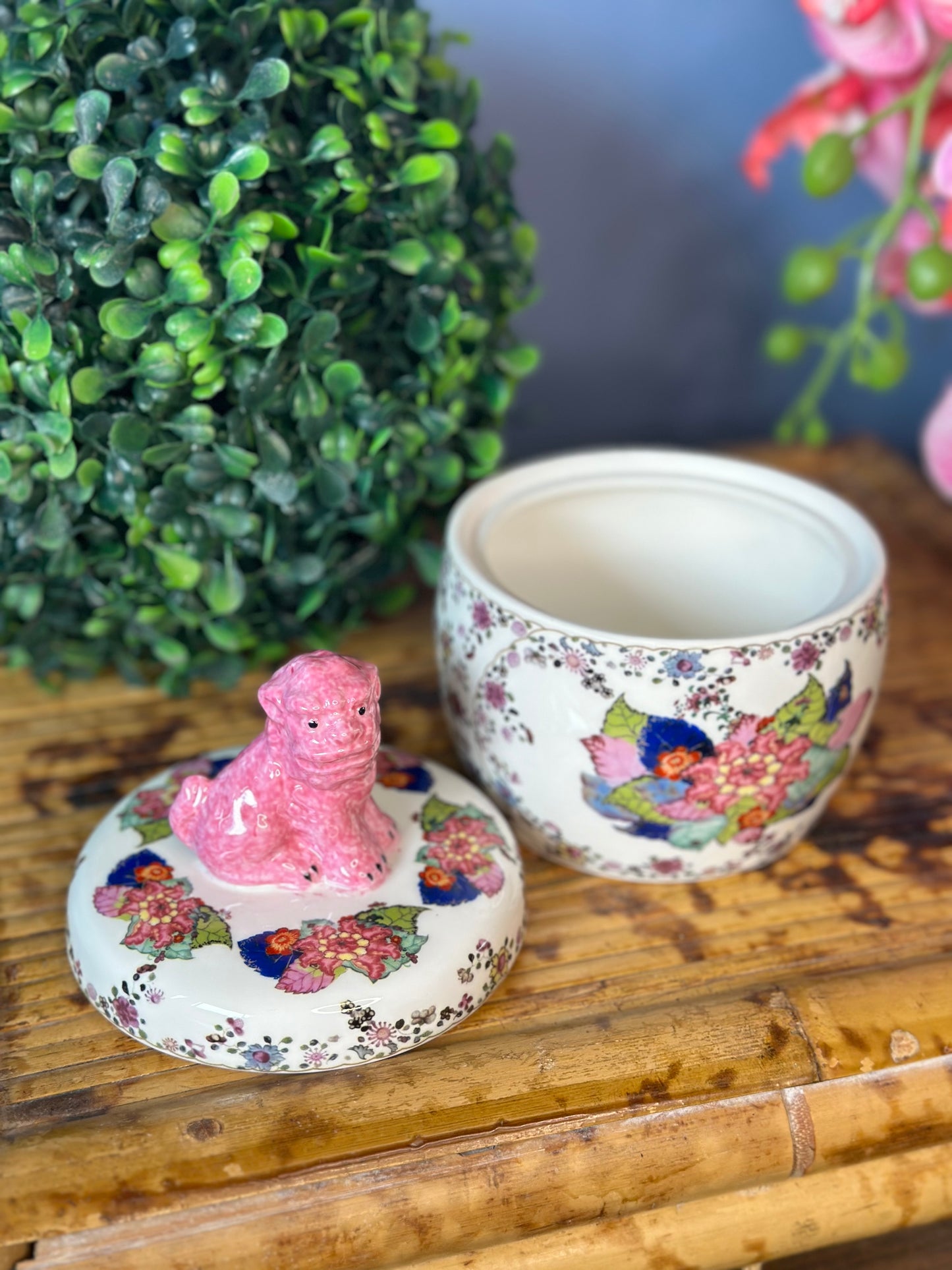 NEW - Tobacco Leaf Pink Foo Dog Lidded Box