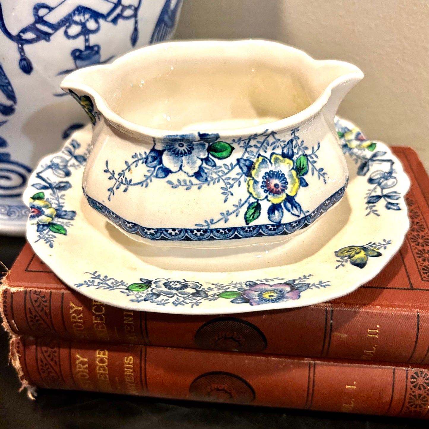 Antique blue & white floral chinoiserie gravy boat by Alfred Meakin Staffordshire England