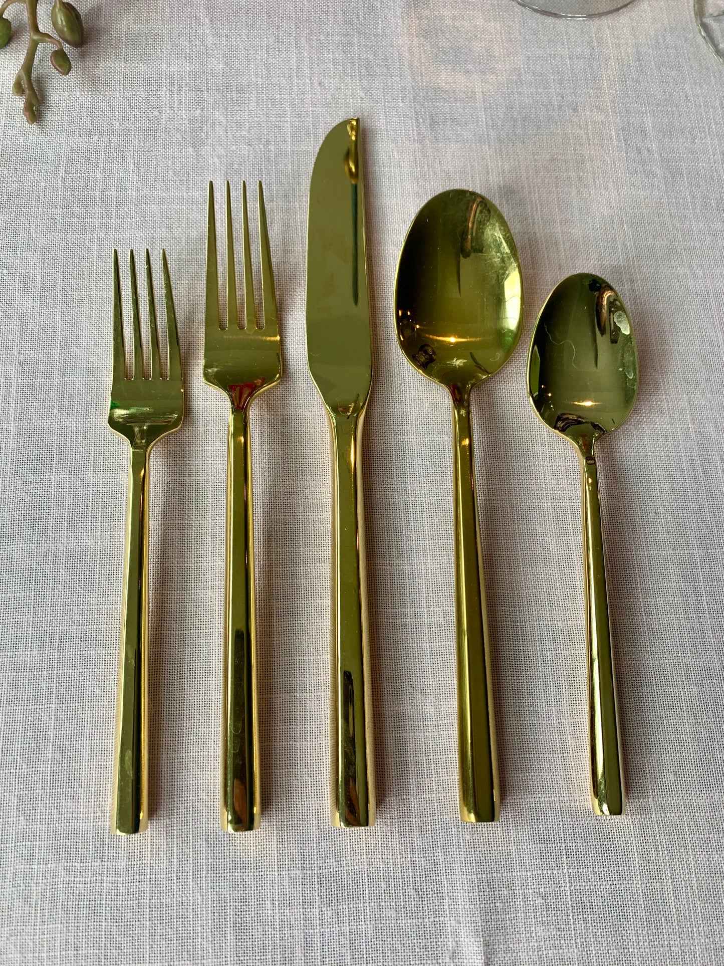 Set (20 piece) Gold Toned Stainless Silverware Service for 4