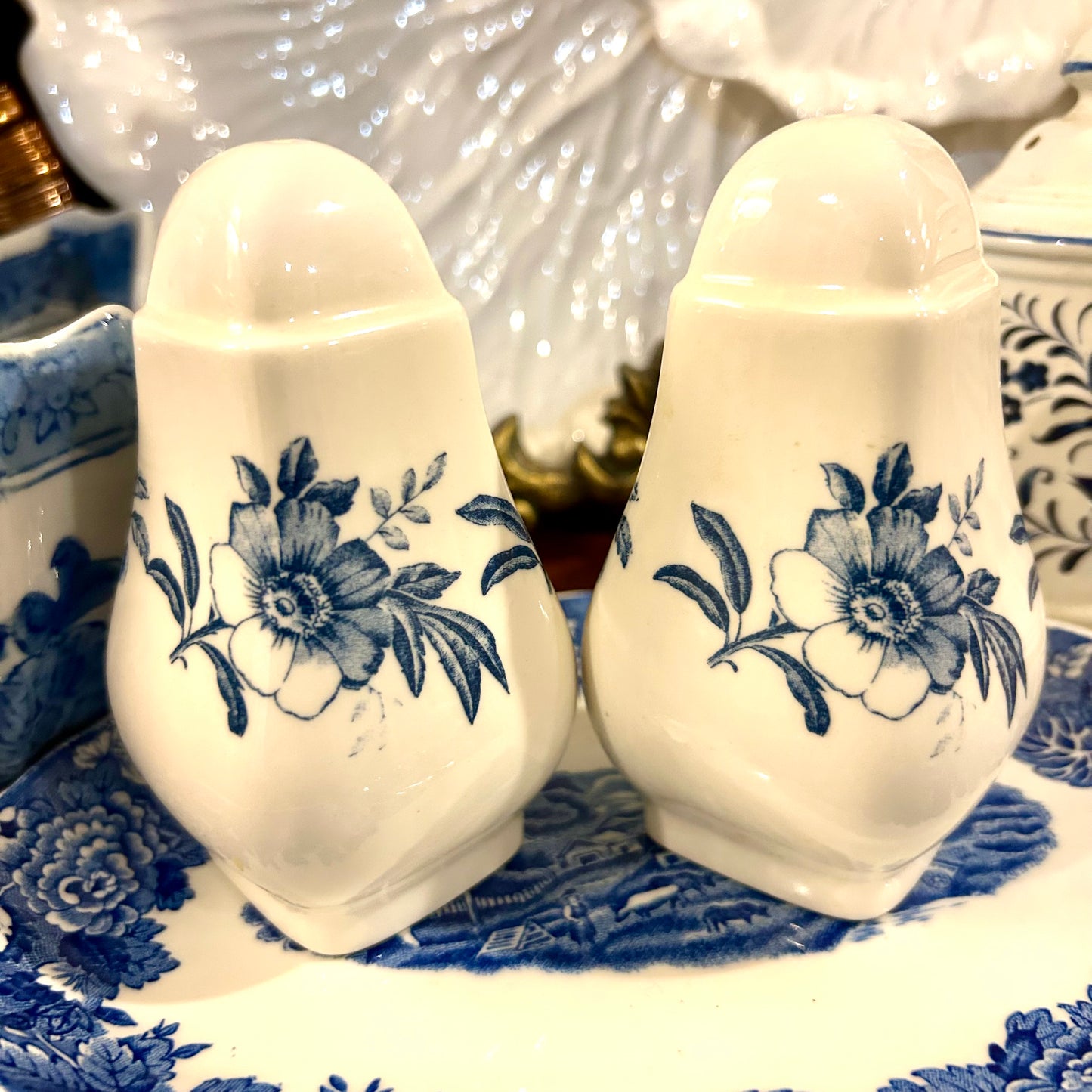 Vintage large salt & pepper Blue & White Blue willow Shaker Set,