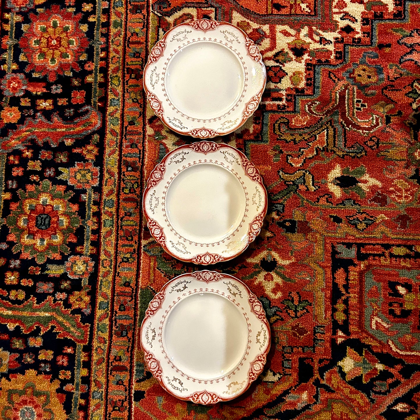 Set of 3 Alfred Meakin of England pink & white scalloped dinner plates