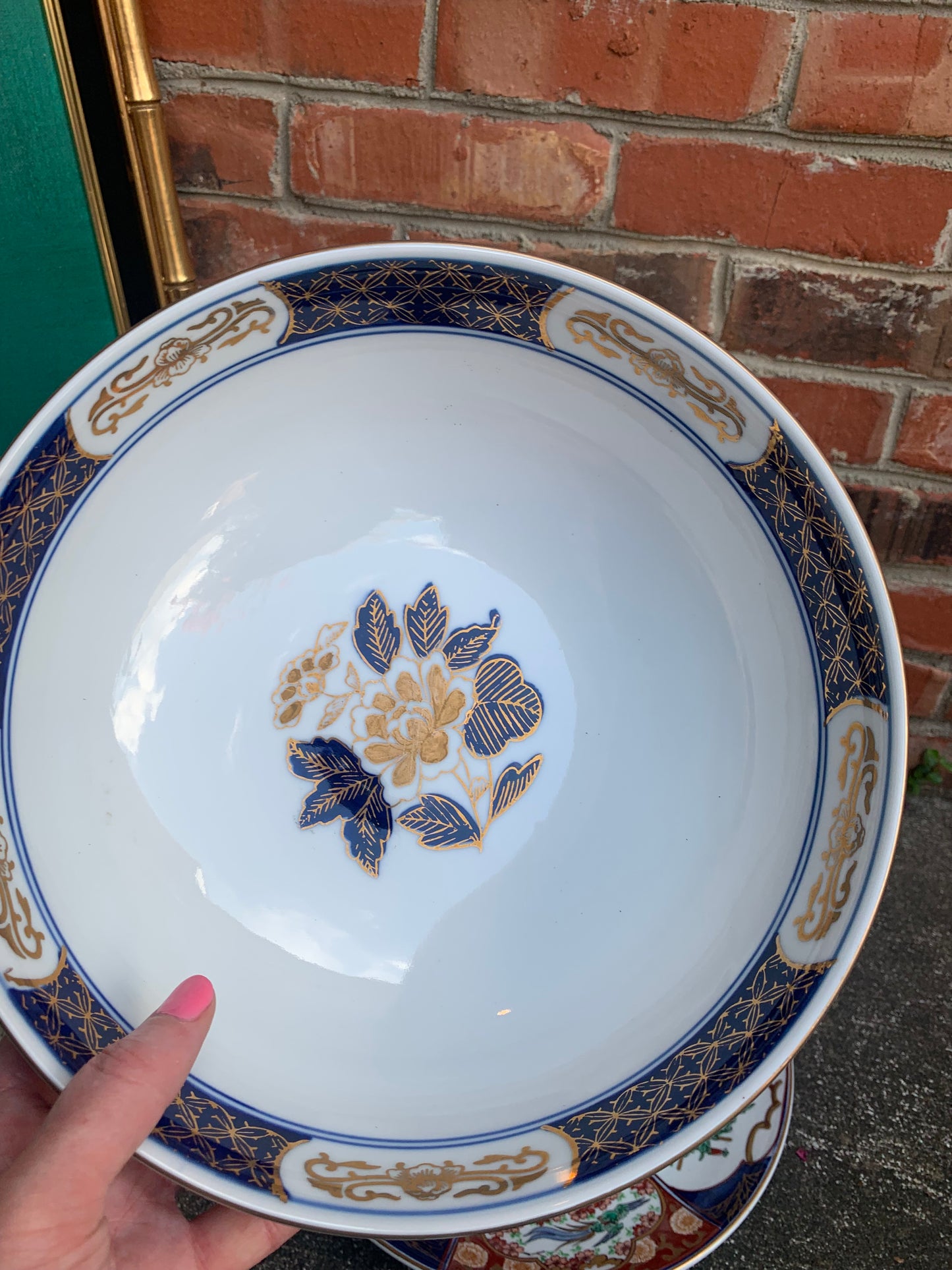 Gorgeous Imari 10” bowl! - Excellent condition!