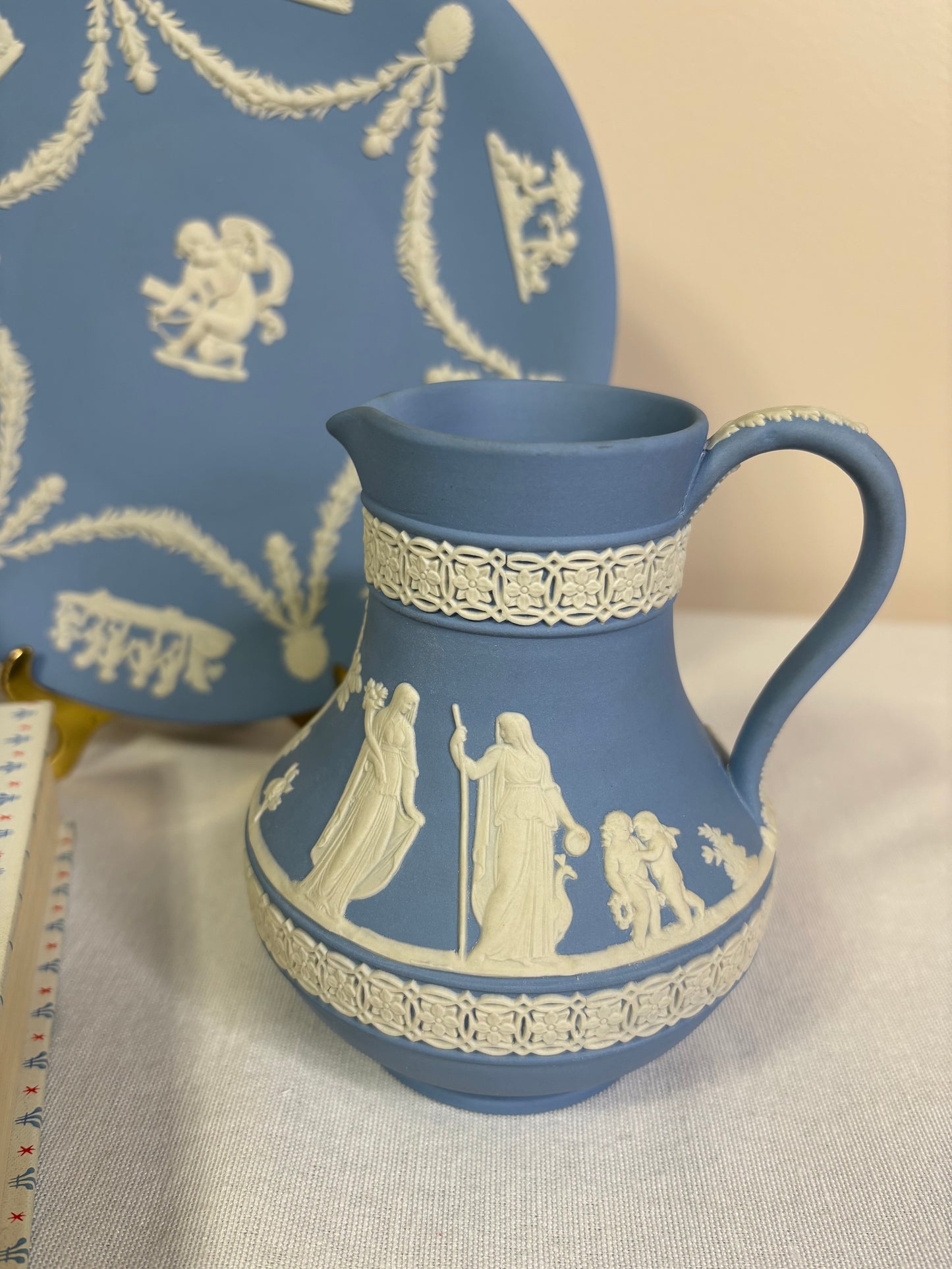 Beautiful Wedgwood pitcher! - Excellent condition!