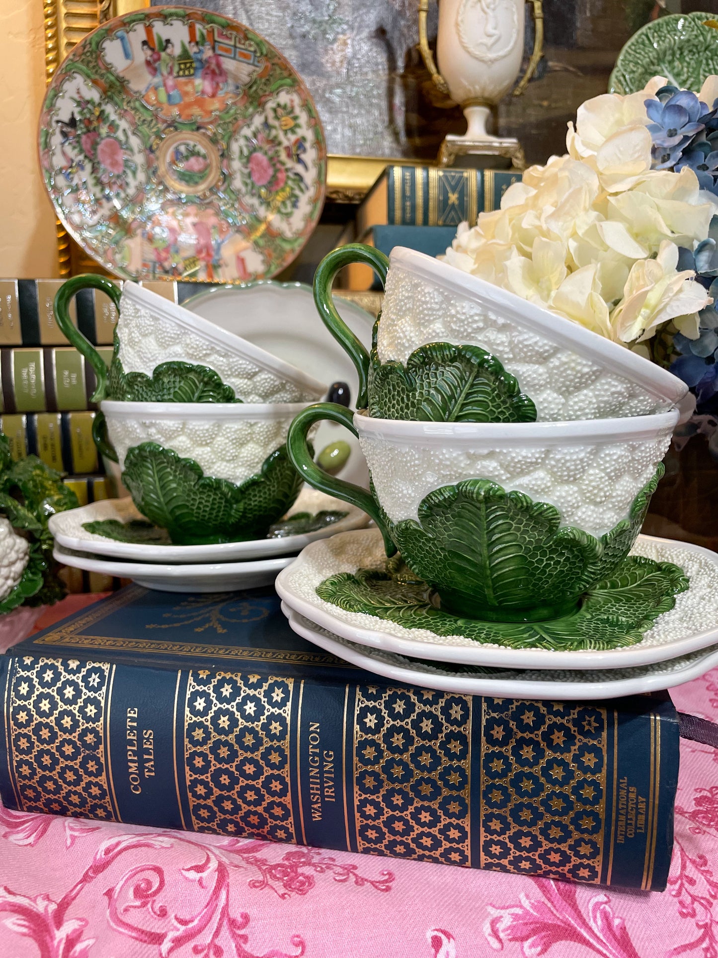 Set of 4 Mottahedeh Italian Cauliflower Teacups and Saucers