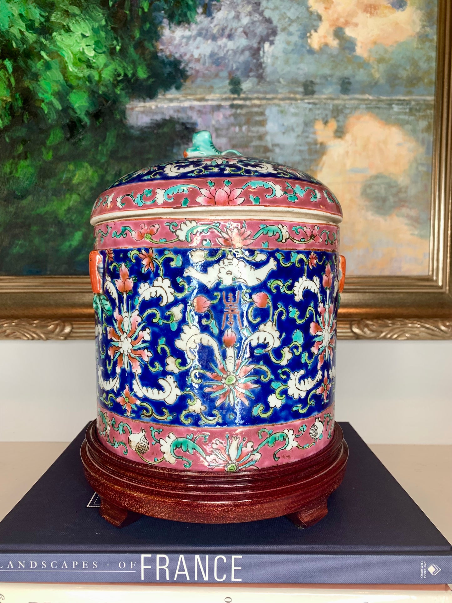 Vivid Chinese Porcelain Covered jar with stand