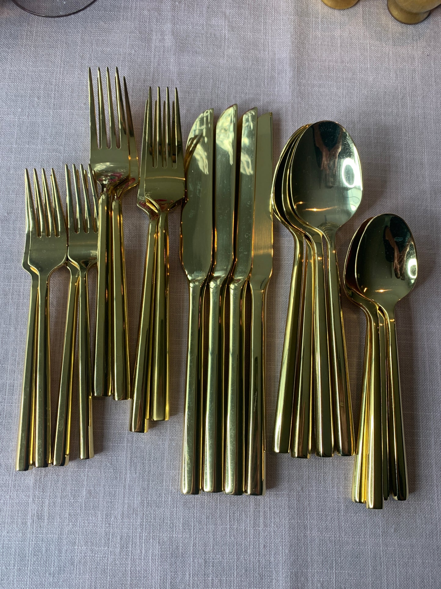 Set (20 piece) Gold Toned Stainless Silverware Service for 4