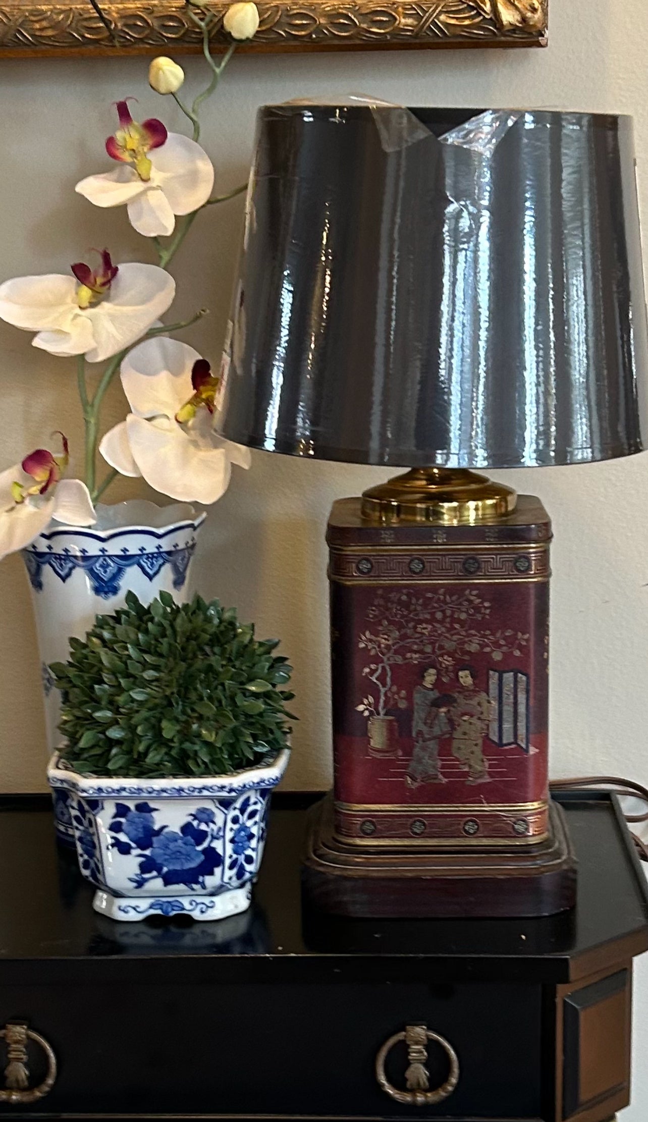 Vintage tole metal chinoiserie lamp. No