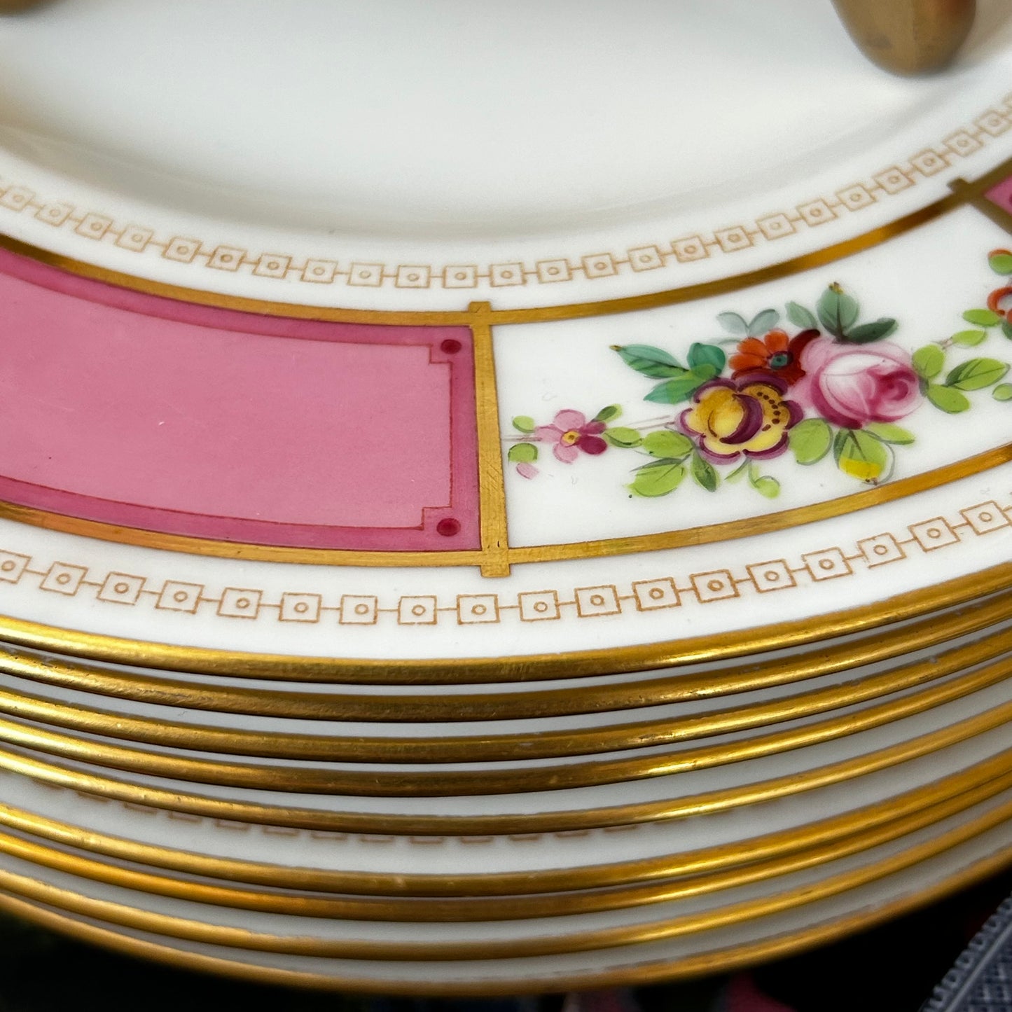 Set of 10 Antique MINTON of England dinner plates circa 1876-1918.